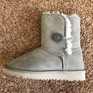 Bailey Button Australian Uggs, Gray, Size 9